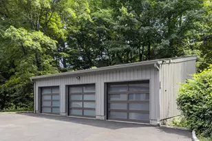 230 E Middle Patent Rd, Bedford, NY 10506 - Photo 3