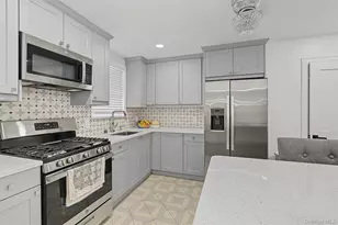 46 Oakland Ave, Central Islip, NY 11722 - Photo 15