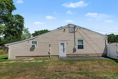 46 Oakland Avenue, Central Islip, NY 11722 - Photo 3