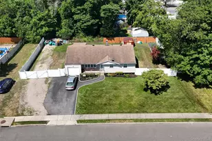 46 Oakland Ave, Central Islip, NY 11722 - Photo 7