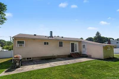 46 Oakland Avenue, Central Islip, NY 11722 - Photo 5