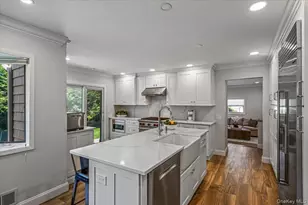 19 Evon Dr, Syosset, NY 11791 - Photo 11