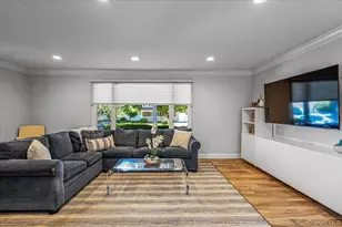 19 Evon Dr, Syosset, NY 11791 - Photo 7
