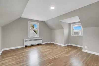 792 Highview Avenue, Westbury, NY 11590 - Photo 21