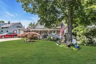 18 Hedge Ln, Westbury, NY 11590 - Photo 29