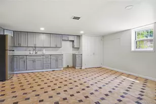 25-11 44th St, Astoria, NY 11103 - Photo 13