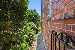 25-11 44th St, Astoria, NY 11103 - Photo 17