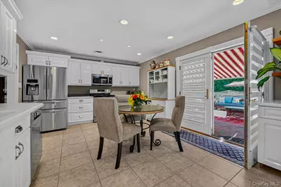 98 Florida Avenue, Commack, NY 11725 - Photo 9