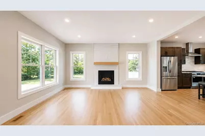 39 Surrey Drive, Center Moriches, NY 11934 - Photo 5