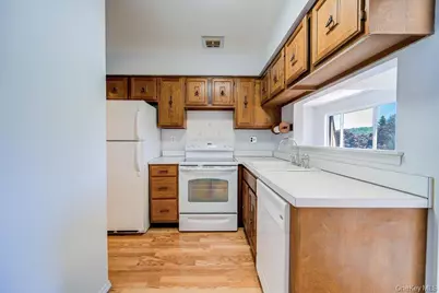 106 Richard Court, Pomona, NY 10970 - Photo 9