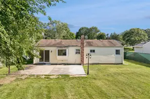 98 Rose Pl, Selden, NY 11784 - Photo 5