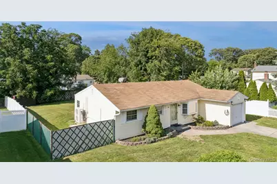 98 Rose Place, Selden, NY 11784 - Photo 3