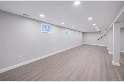 28 High Street, Farmingdale, NY 11735 - Photo 17