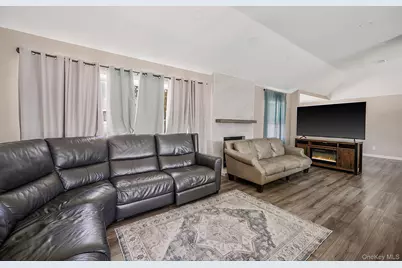 28 High Street, Farmingdale, NY 11735 - Photo 11