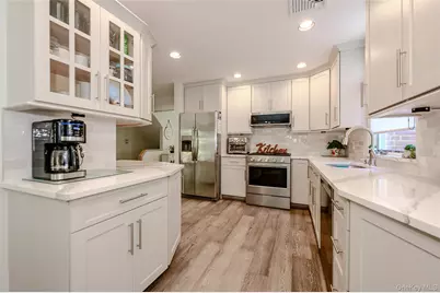 10 Dorset Lane, Rockville Centre, NY 11570 - Photo 13