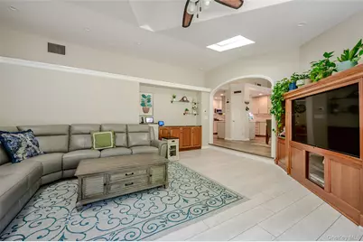 10 Dorset Lane, Rockville Centre, NY 11570 - Photo 9