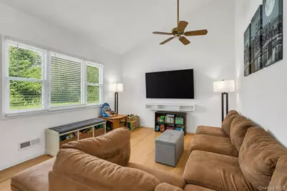 29 Edgewater Avenue, Bayport, NY 11705 - Photo 7