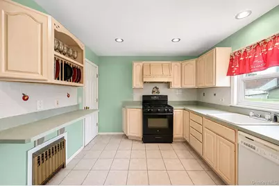 710 Lafayette Avenue, Uniondale, NY 11553 - Photo 9