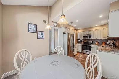 113 Laurel Lane, Wantagh, NY 11793 - Photo 11