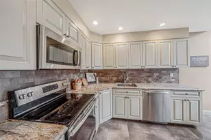 113 Laurel Ln, Wantagh, NY 11793 - Photo 9