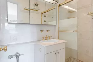 69-10 108th St, Forest Hills, NY 11375 - Photo 17