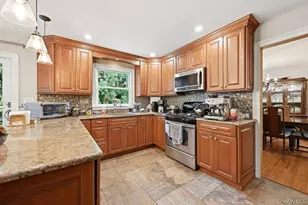 23 Maryetta Ct, Syosset, NY 11791 - Photo 7