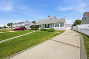 37 Gun Ln, Levittown, NY 11756 - Photo 3