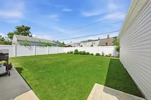 37 Gun Ln, Levittown, NY 11756 - Photo 5