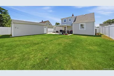 37 Gun Lane, Levittown, NY 11756 - Photo 5