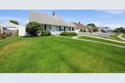 37 Gun Lane, Levittown, NY 11756 - Photo 3