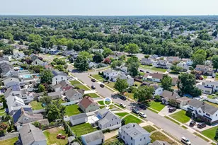 37 Gun Ln, Levittown, NY 11756 - Photo 23