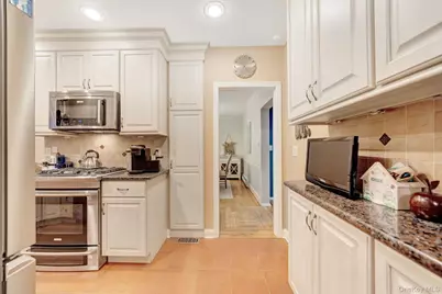 327 Wynsum Avenue, Merrick, NY 11566 - Photo 15
