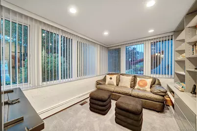 327 Wynsum Avenue, Merrick, NY 11566 - Photo 21