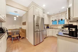 327 Wynsum Ave, Merrick, NY 11566 - Photo 11