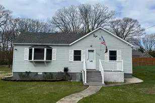 128 Maywood Dr, Mastic Beach, NY 11951 - Photo 3