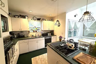 523 Hellwig Ln, West Islip, NY 11795 - Photo 9