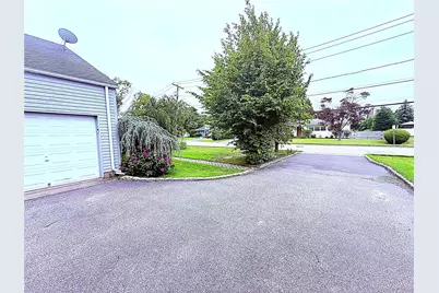 523 Hellwig Lane, West Islip, NY 11795 - Photo 31