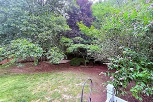 523 Hellwig Ln, West Islip, NY 11795 - Photo 27