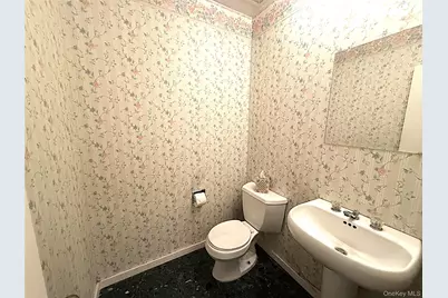 523 Hellwig Lane, West Islip, NY 11795 - Photo 21