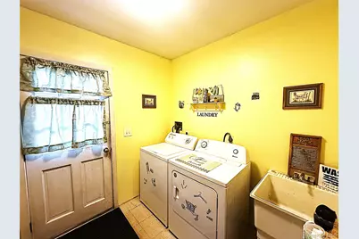 523 Hellwig Lane, West Islip, NY 11795 - Photo 23