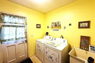 523 Hellwig Ln, West Islip, NY 11795 - Photo 23