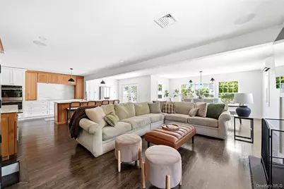 240 Eaton Lane, West Islip, NY 11795 - Photo 11