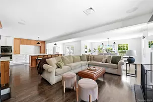 240 Eaton Ln, West Islip, NY 11795 - Photo 11