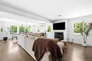 240 Eaton Ln, West Islip, NY 11795 - Photo 9