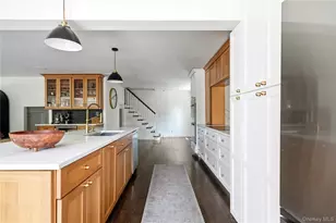 240 Eaton Ln, West Islip, NY 11795 - Photo 19