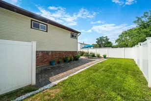 336 W 23rd St, Deer Park, NY 11729 - Photo 25