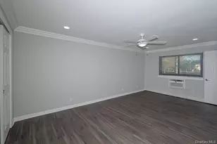 407 E Main St, Bay Shore, NY 11706 - Photo 9