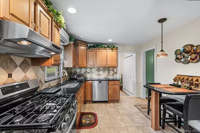 1047 Cornwell Avenue, Baldwin, NY 11510 - Photo 11