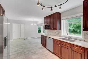 8 Tobi Ln, Setauket, NY 11733 - Photo 11