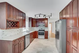 8 Tobi Ln, Setauket, NY 11733 - Photo 13